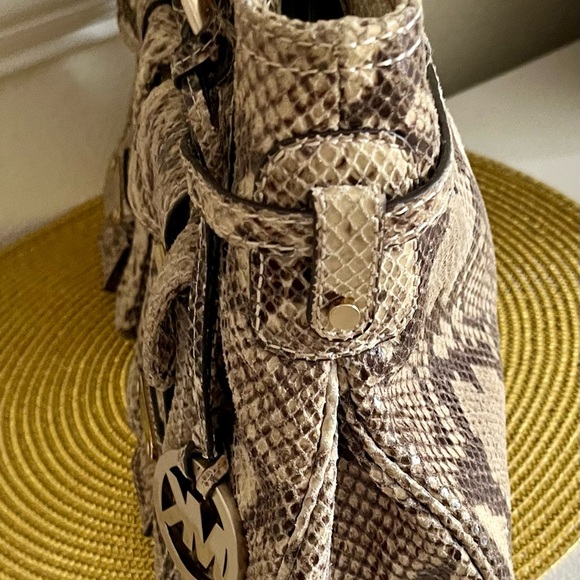 NEW condition Michael Kors Phyton Purse - Picture 6 of 16